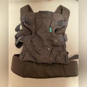 Infantino Flip Advanced 4-in-1 Convertible Carrier, Light Grey - Used